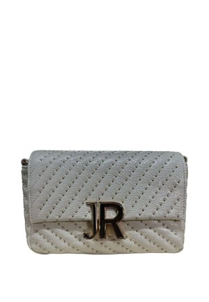 Piccola borsa bianca in pelle con motivo trapuntato diagonale e borchie dorate, con grande chiusura con logo JR dorato sulla patta frontale.