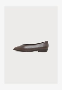 Ei valittu, dark brown