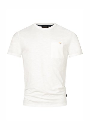 Witte katoenen t-shirt met korte mouwen en een ronde hals. Heeft een borstzak en een kleine accentstreep in oranje en zwart.