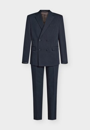 Marineblaues, doppelt gebundenes Anzug mit taillierter Passform, ausgestattet mit zwei Fronttaschen und Knopf-Details. Glatte Textur und strukturierte Gestaltung.