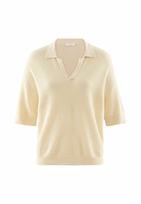 Pull polo en maille à manches courtes, de couleur jaune pâle, avec un col en V et un ourlet côtelé. Texture douce avec une coupe décontractée.