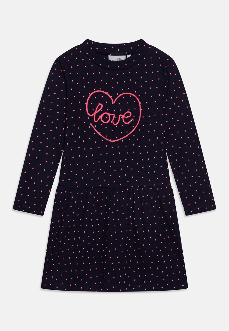 Dlouhá rukávová šaty v tmavě námořnické barvě s růžovými puntíky, které mají srdcový design se slovem "láska" v kontrastní růžové výšivce.