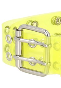 Žlutý průhledný pásek vyrobený z plastu s kovovou sponou. Obsahuje kulaté otvory podél pásu pro nastavitelnou velikost. Hladký povrch.