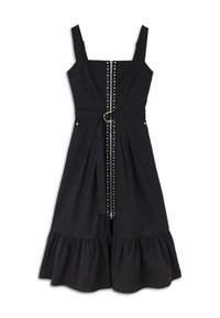 Zwarte jurk met een vierkante halslijn, verstelbare bandjes, een ritssluiting aan de voorkant, decoratieve studs, een taille met riem en een uitlopende volantszoom.