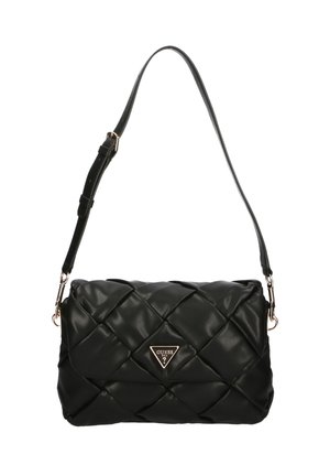 Sac bandoulière en cuir noir matelassé avec bandoulière réglable et logo Guess en métal sur le rabat avant.