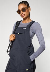 Columbia PFG OPEN WATER™ OVERALL - Kratke hlače za nošenje na otvorenom - black
