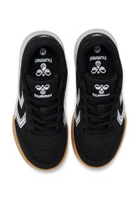 Schwarze Mesh-Sneaker mit weißen Akzenten und Gummi-Außensohle. Besitzt ein klassisches Schnürdesign und ein auffälliges Logo auf der Innensohle.