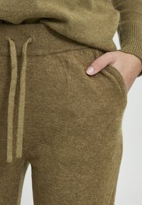 b.young BYMilo - Jogginghose - military olive melange