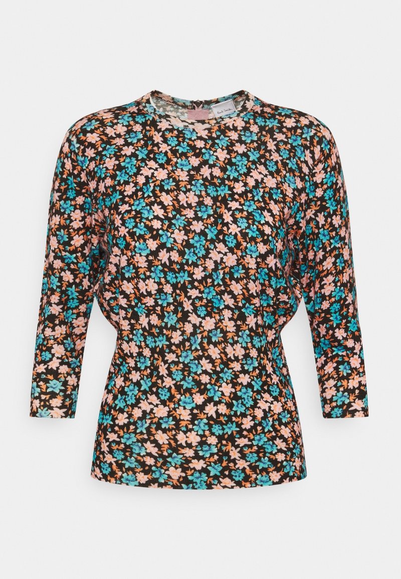 Kwiatowa bluzka z długim rękawem na czarnym tle, z małymi różowymi, pomarańczowymi i turkusowymi kwiatami; prążkowana tekstura i okrągły dekolt.