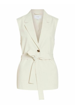 Veste sans manches crème style blazer avec revers, fermeture simple boutonnage et ceinture nouée à la taille.