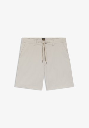 Jasnobeżowe męskie szorty z przodu posiadające kieszenie, szlufki na pasek oraz ściągacz z troczkiem, oznaczone małą czarno-żółtą metką BOSS.