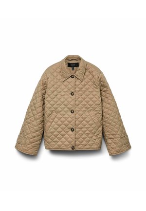 Kviltad beige jacka med klassisk krage, med knäppning, sidofickor och synlig sömnad för textur.