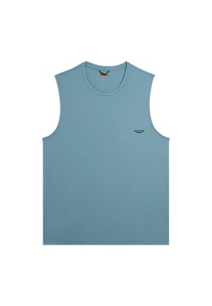 Canotta sportiva azzurro chiaro con scollo rotondo e piccolo logo testuale nero sul petto sinistro.