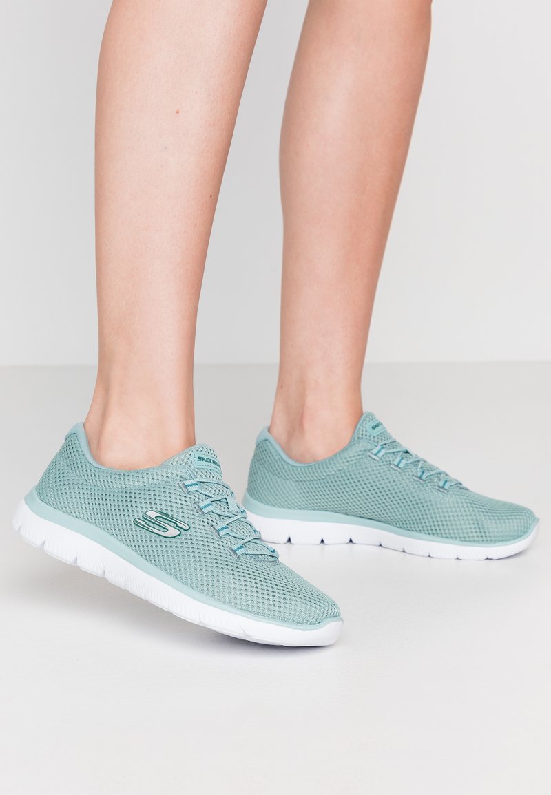 Skechers SUMMITS - Baskets basses - sage/white