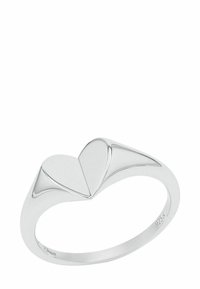 Anello in argento con un design a cuore liscio e lucidato al centro e "925" inciso all'interno della fascia.