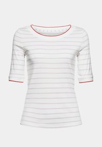 Chemise blanche à manches courtes avec de fines rayures horizontales lilas et des bordures rouges au niveau du col et des manches.