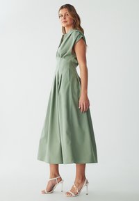 WILLA OTIS - Blusenkleid - sage green