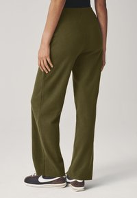 Next SUPERSOFT COSY WIDE  - Pantalones - olive green
