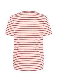 Camiseta blanca de manga corta con rayas rojas horizontales, mostrada desde la parte de atrás sobre un fondo blanco.