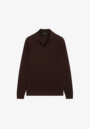 Brązowy, długi sweter z szerokim, otwartym kołnierzem i ściągaczem. Wykonany z miękkiego materiału, o gładkim wzorze bez żadnych zdobień.