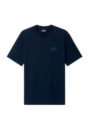 Marineblauw T-shirt met korte mouwen en ronde hals, met een klein EA7-logoplaatje op de linkerborst.