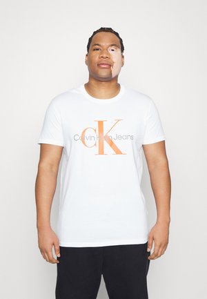 PLUS SEASONAL MONOGRAM TEE - Print T-shirt - bright white