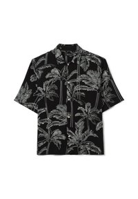 Kortarmig zwart shirt met een palmboompatroon in zilver. Gemaakt van lichtgewicht stof met een knoopsluiting aan de voorkant en een kraag.