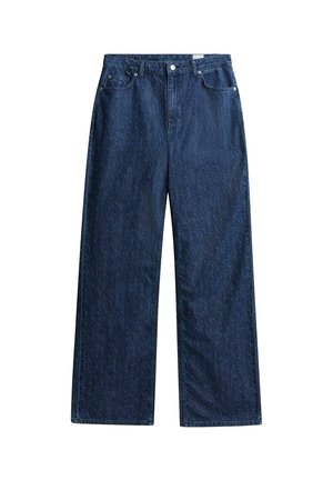 Jean large en denim bleu foncé, avec un motif texturé subtil. Design classique à cinq poches avec une fermeture éclair et un bouton.