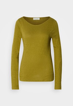 Top a maniche lunghe in verde oliva, con scollatura rotonda e un tessuto morbido e testurizzato. Cuciture lisce e silhouette aderente.