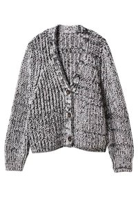 Strickjacke in Schwarz und Weiß mit einem strukturierten Muster, einem Schalkragen und fünf Holzknöpfen auf der Vorderseite.