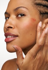 The Body Shop FREESTYLE MULTI COLOUR - Foundation - flow