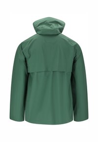 Vihreä vedenpitävä huppari, kuvattuna takaa, jossa on myrskyläppä yläselässä ja pitkät hihat.