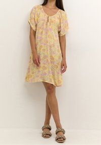 Kaffe Robe de jour - yellow