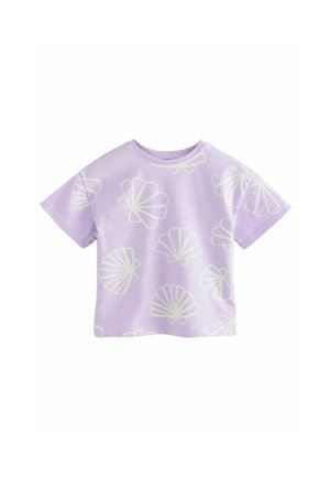 Lila t-shirt met korte mouwen en witte schelp patronen, ronde hals en zachte textuur. Casual ontwerp met een relaxte pasvorm.