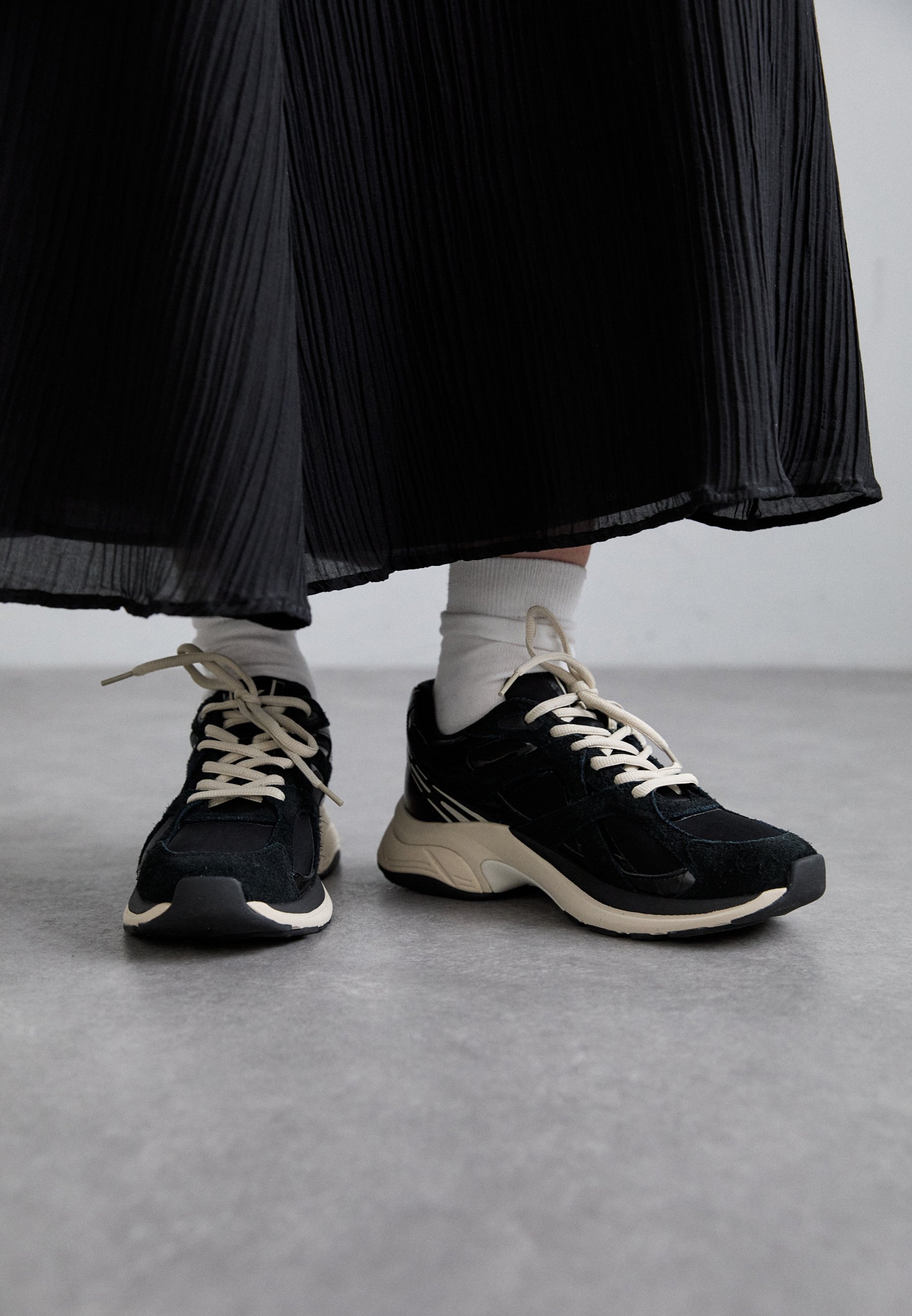 MICHAEL Michael Kors LEO TRAINER - Sneakers low - black/negru