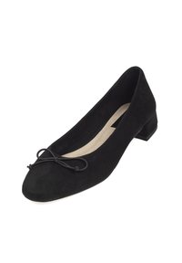 Bailarinas de ante negro con puntera redonda y un pequeño tacón bajo, que presentan un detalle decorativo de lazo en la parte frontal.