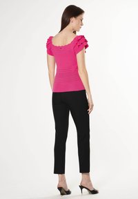 INFLUENCER FRILLED  - T-shirt print - azalea