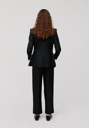 Sijoitus 11: IVY OAK - PERSEPHONE ANN - Housut