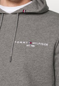 Tommy Hilfiger Jersey con capucha - mottled dark grey
