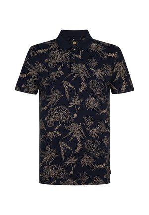 Polo bleu marine avec motifs floraux et oiseaux dorés, manches courtes, col et patte de boutonnage à trois boutons. Texture lisse et coupe régulière.