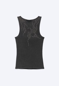 Débardeur noir côtelé sans manches avec encolure arrondie, présentant des motifs décoratifs de clous argentés sur le haut du dos.