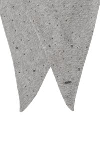 Sciarpa grigia realizzata in morbido tessuto a maglia, con decorazioni metalliche sparse. Le estremità sono appuntite con un dettaglio di design stretto.