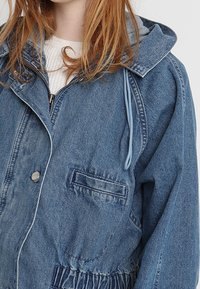 Pepe Jeans Krátký kabát - blue denim