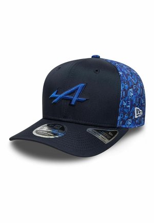 Marineblaue Baseballkappe mit stilisiertem blauem "A"-Logo vorne und gemusterten blauen Seitenpanelen, versehen mit New Era-Logo und Stretch-Snap-Fit-Aufklebern.