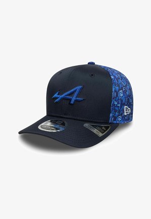 Marineblaue Baseballkappe mit stilisiertem blauem "A"-Logo vorne und gemusterten blauen Seitenpanelen, versehen mit New Era-Logo und Stretch-Snap-Fit-Aufklebern.