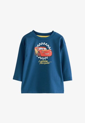 Blaues Langarm-T-Shirt aus Baumwolle, mit einer Grafik eines roten Rennwagens mit Augen und dem Namen "Lightning McQueen" in Gelb darunter.