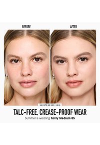 Dos imágenes una al lado de la otra muestran la piel antes y después de la aplicación de maquillaje. El lado izquierdo tiene pecas visibles; el lado derecho parece más suave y con un tono más uniforme.