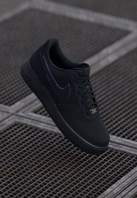 Nike Sportswear AIR FORCE 1 07 LV8 - Sneaker low - black