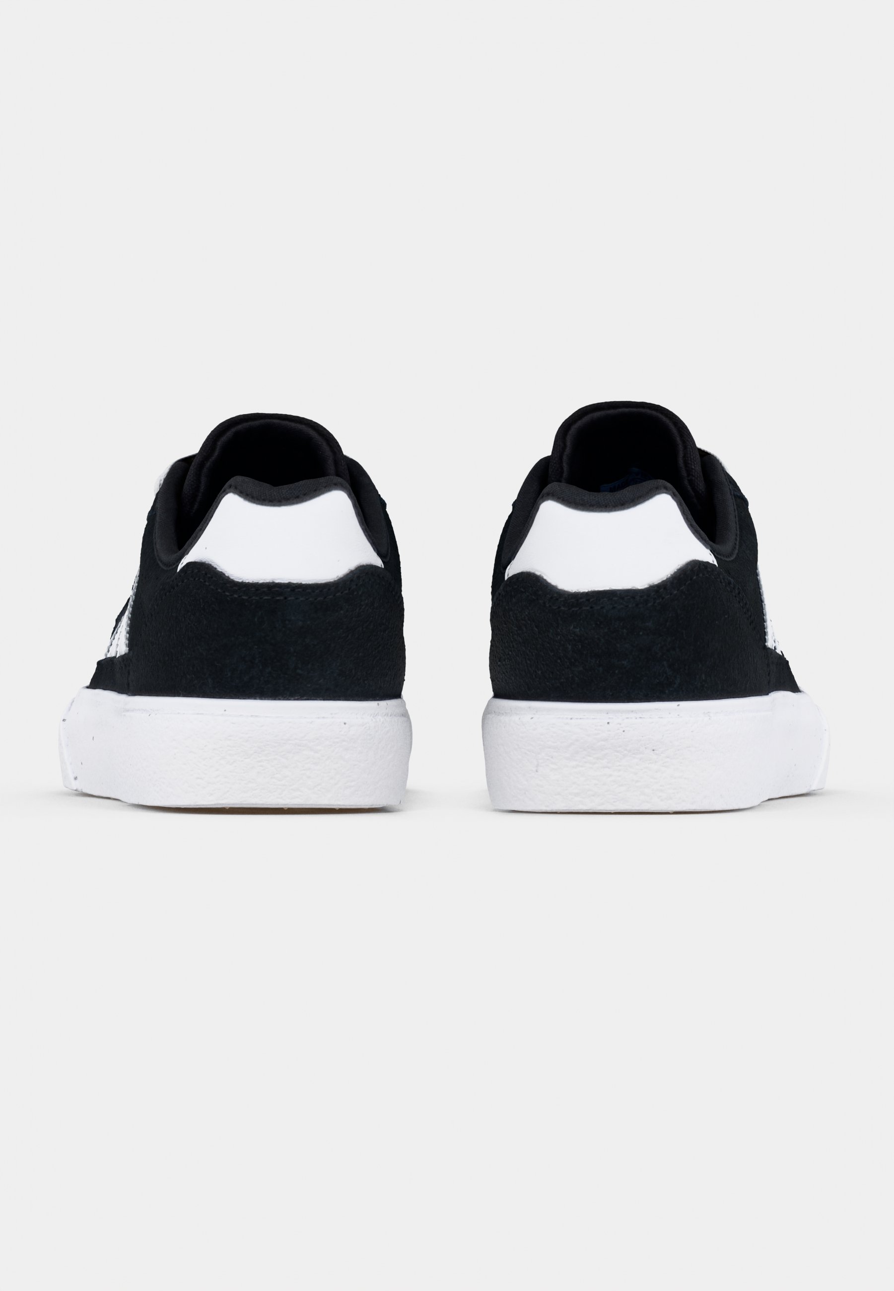 sky's momブラックM Adidas Skateboarding COURT TNS PREMIERE UNISEX - Pantofi skate