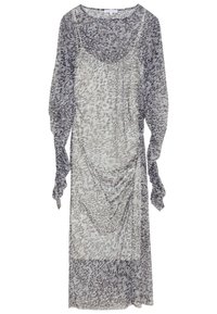 Vestito leggero e trasparente in grigio e beige con motivo a pois, dettagli arricciati sul davanti e sulle maniche, e accenti con lacci sui polsini.